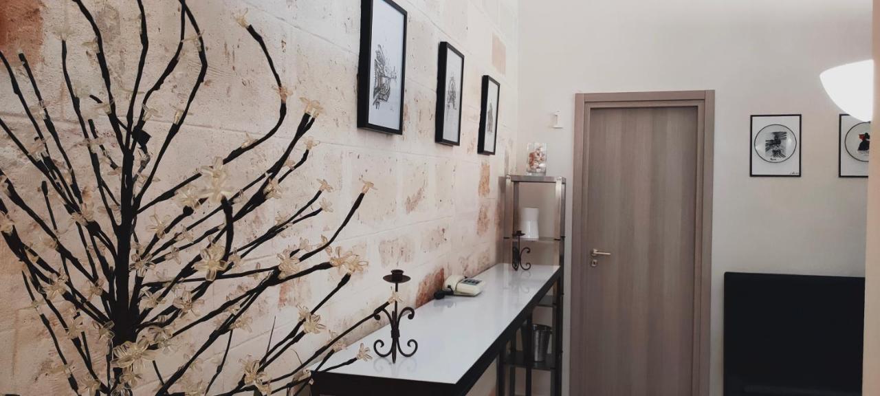 Casa Vacanza In Pieno Centro Storico Vicino Ostuni E La Riserva Di Torre Quaceto 산비토데이노르만니 외부 사진