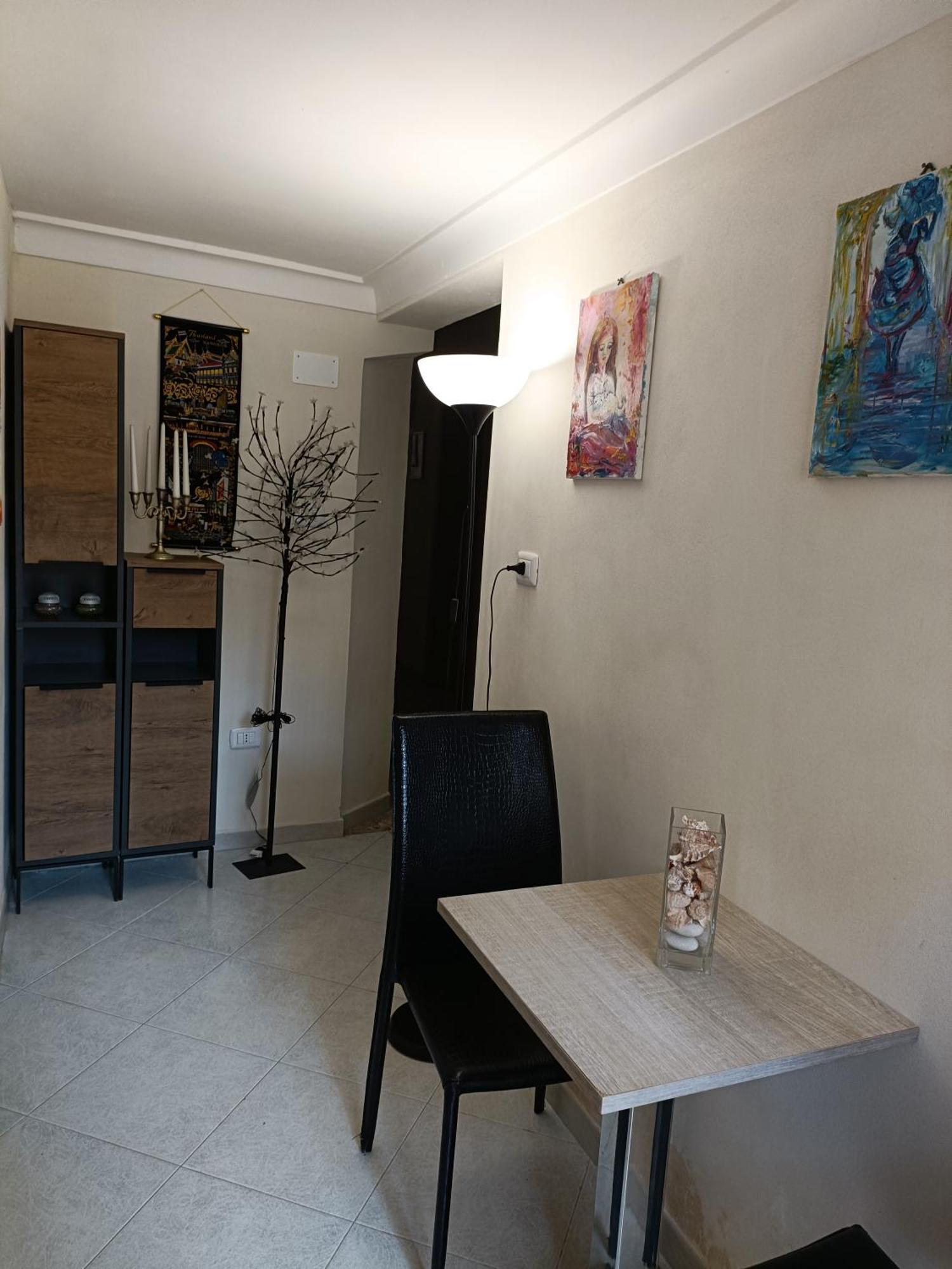 Casa Vacanza In Pieno Centro Storico Vicino Ostuni E La Riserva Di Torre Quaceto 산비토데이노르만니 객실 사진